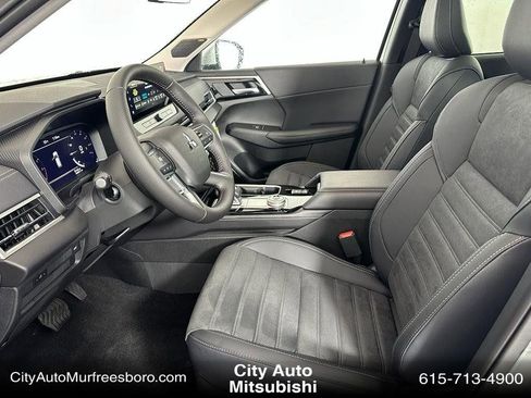 New 2025 Mitsubishi Outlander SE image 16