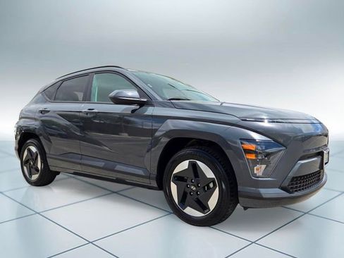 Used 2024 Hyundai Kona SEL FWD image 3