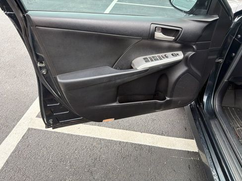 Used 2014 Toyota Camry SE FWD image 12