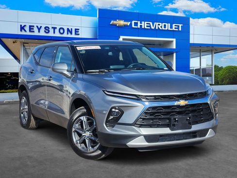 Used 2025 Chevrolet Blazer LT image 1