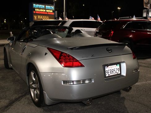 Used 2007 Nissan 350Z Touring RWD image 3
