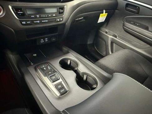 Used 2025 Honda Ridgeline Sport image 23