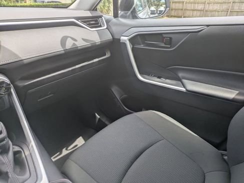 Used 2025 Toyota RAV4 LE AWD/4WD image 17