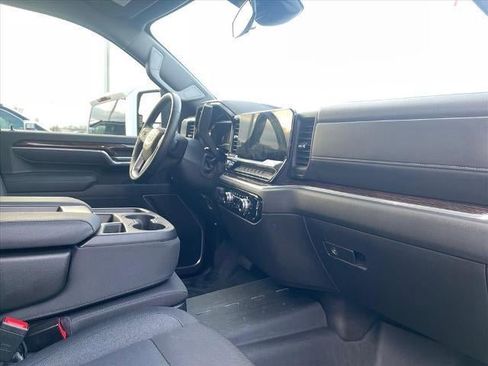 Used 2025 GMC Sierra 2500 SLE image 21