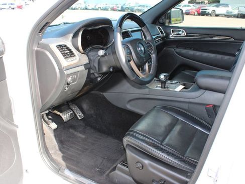 Used 2015 Jeep Grand Cherokee Overland w/ Advanced Technology Group RWD image 11