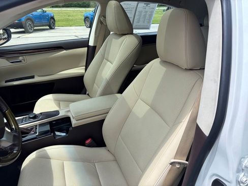 Used 2016 Lexus ES 350 w/ Premium Package w/Wood Trim FWD image 3