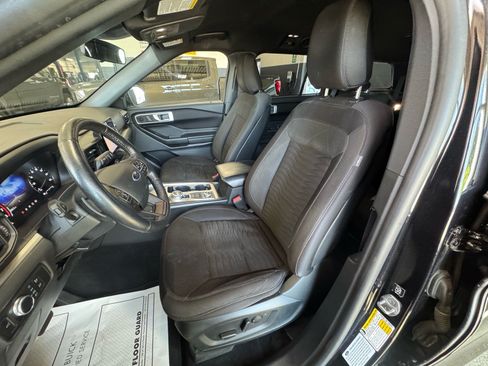 Used 2020 Ford Explorer XLT w/ Comfort Package AWD/4WD image 18