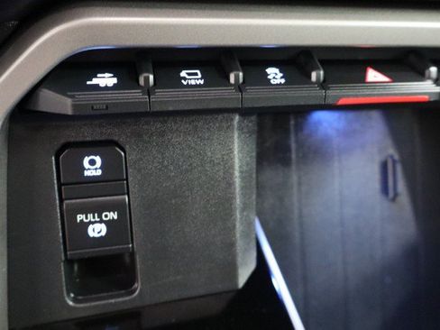 Used 2022 Toyota Tundra SR5 AWD/4WD image 63