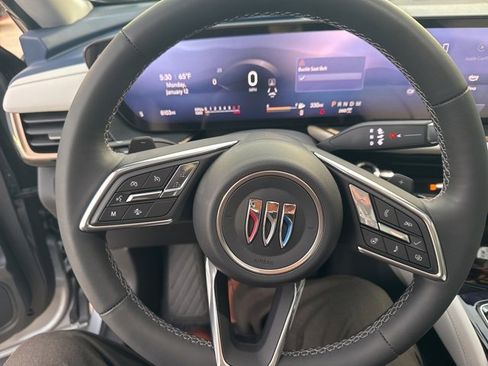 Used 2025 Buick Envision Avenir image 9