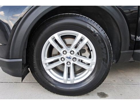 Used 2022 Ford Explorer XLT image 30