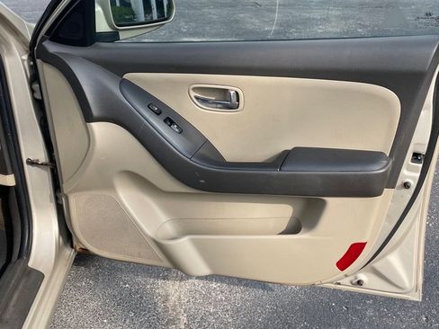 Used 2010 Hyundai Elantra GLS FWD image 21