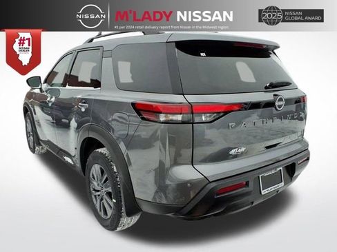 New 2026 Nissan Pathfinder SV image 5