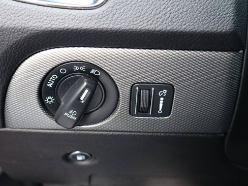 Used 2020 Dodge Durango R/T w/ Technology Group RWD image 27
