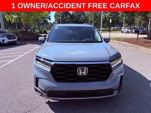 Used 2025 Honda Pilot Touring image 2