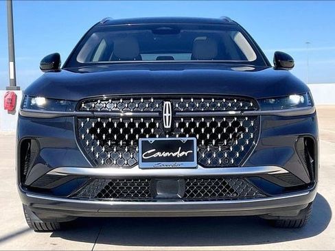 Used 2024 Lincoln Nautilus Reserve w/ Equipment Group 202A image 3