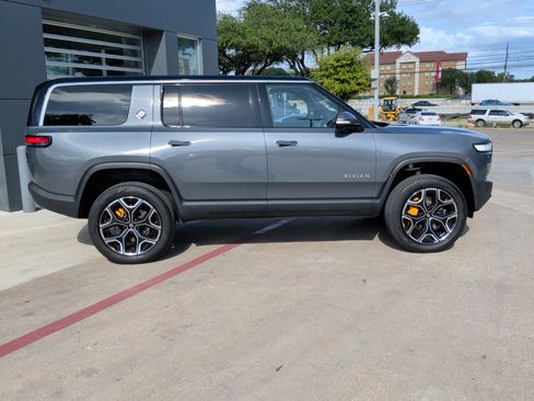 Used 2024 Rivian R1S Adventure AWD/4WD image 11