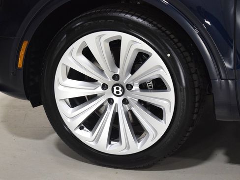 New 2026 Bentley Bentayga AWD/4WD image 17