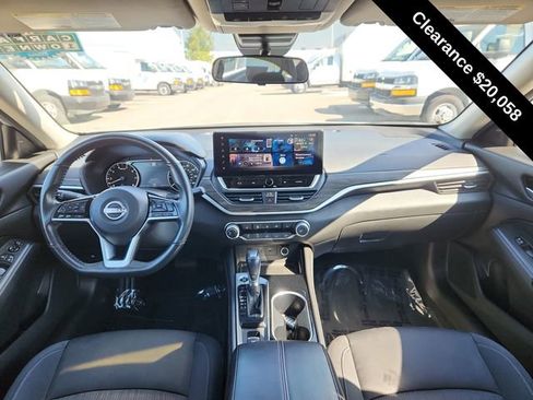 Used 2024 Nissan Altima 2.5 SV w/ SV Premium Package image 31