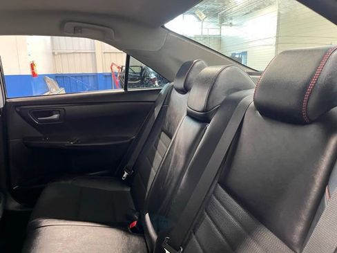 Used 2016 Toyota Camry SE image 16