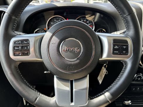 Used 2016 Jeep Wrangler Unlimited Rubicon AWD/4WD image 10
