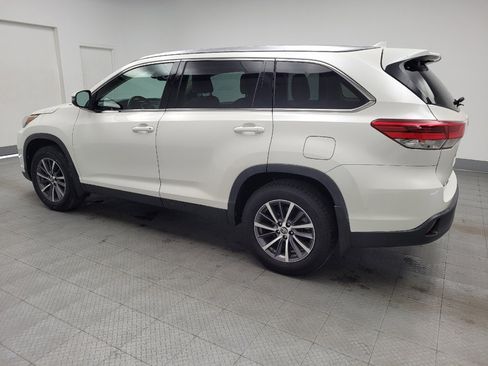 Used 2019 Toyota Highlander XLE image 3