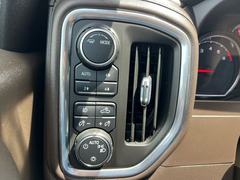 Used 2022 Chevrolet Silverado 1500 LT Trail Boss w/ Convenience Package II image 28