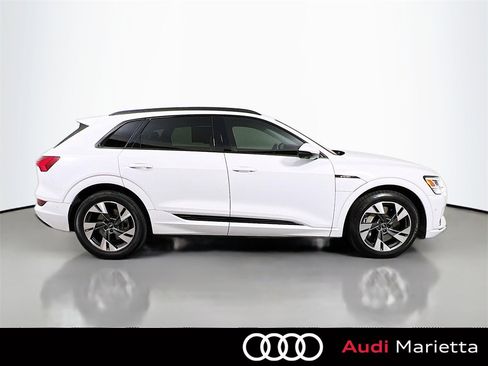 Used 2022 Audi e-tron Premium w/ Convenience Plus Package image 8