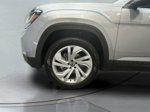 Used 2022 Volkswagen Atlas SE image 3