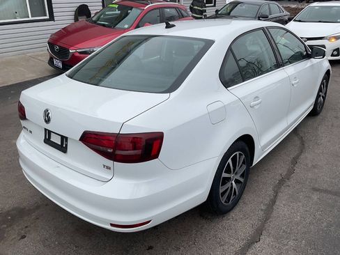 Used 2017 Volkswagen Jetta SE image 10