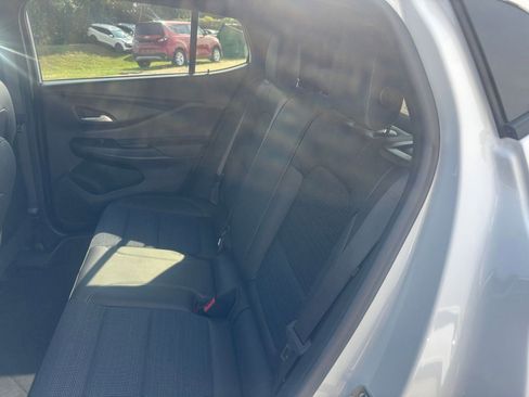 Used 2025 Buick Envista Sport Touring FWD image 38