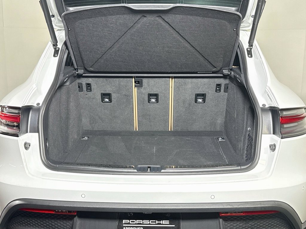 Used 2026 Porsche Macan AWD/4WD image 25