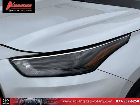 Used 2023 Toyota Highlander XLE AWD/4WD image 12