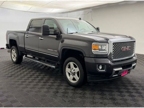Used 2015 GMC Sierra 2500 Denali w/ Duramax Plus Package AWD/4WD image 7