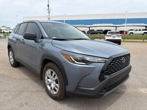 Used 2025 Toyota Corolla Cross L FWD image 3