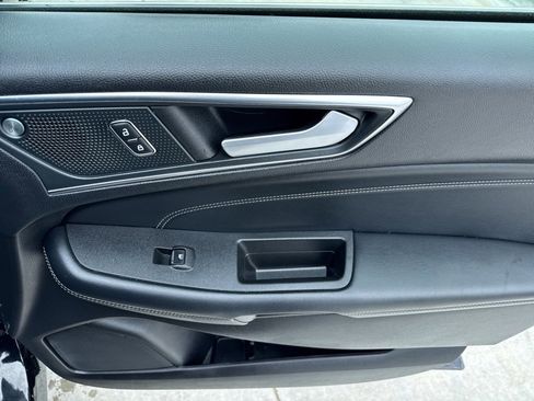 Used 2020 Ford Edge Titanium image 18