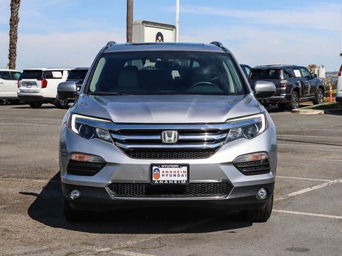 Used 2017 Honda Pilot Touring image 2