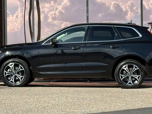 Used 2022 Volvo XC60 B5 Momentum image 5