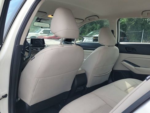 Used 2025 Nissan Altima 2.5 SV FWD image 9