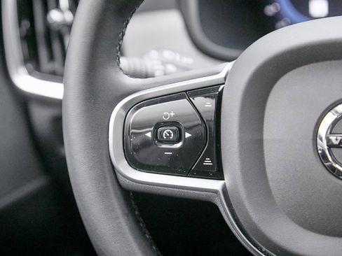 Certified 2025 Volvo S90 B6 Plus image 32