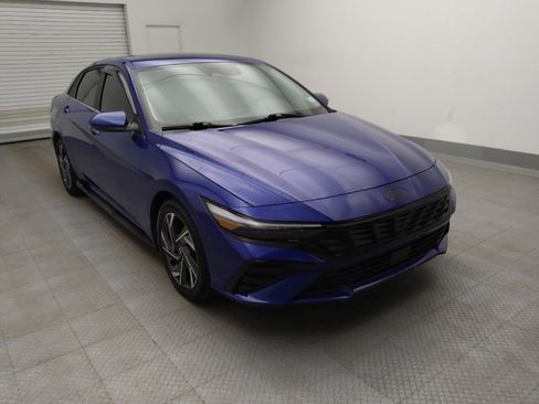 Used 2025 Hyundai Elantra SEL image 13