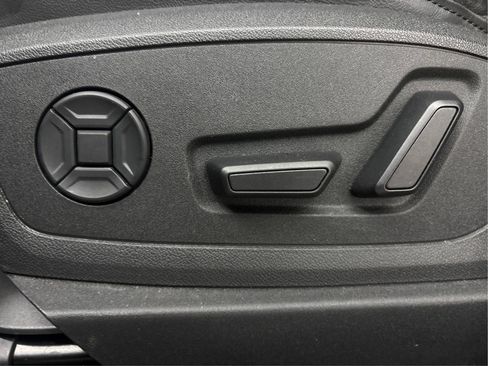 Used 2022 Audi e-tron Premium w/ Convenience Plus Package image 25