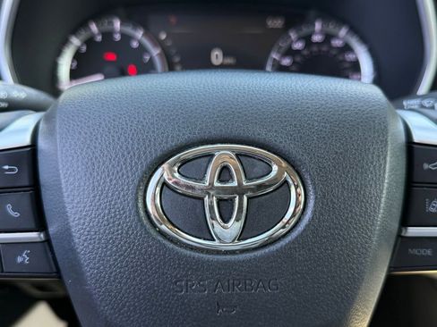 Used 2023 Toyota Highlander XLE FWD image 30