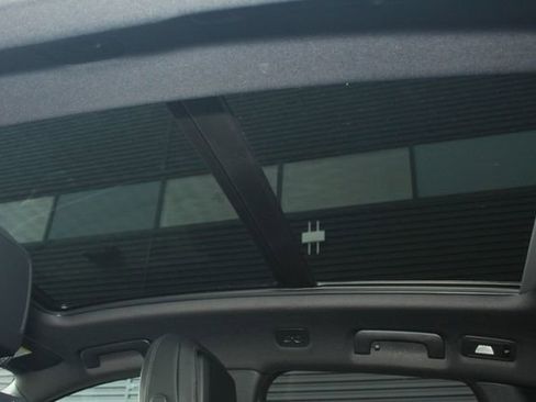 New 2026 Porsche Macan Base image 24