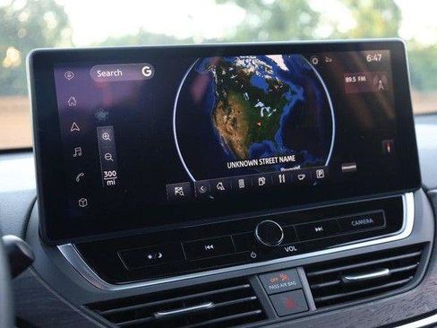 Used 2025 Nissan Altima 2.5 SL FWD image 12