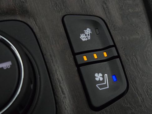 Used 2023 GMC Acadia Denali w/ Trailering Package image 13