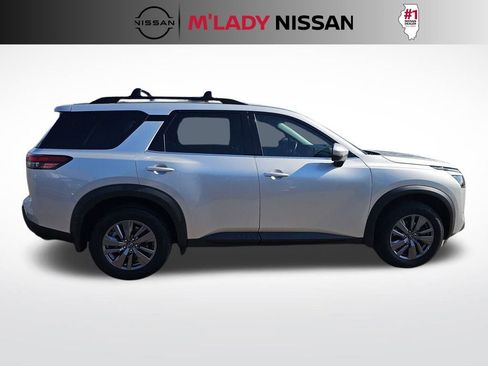 Used 2023 Nissan Pathfinder SV w/ SV Premium Package image 5