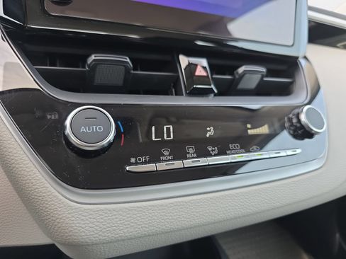 Used 2025 Toyota Corolla LE FWD image 23