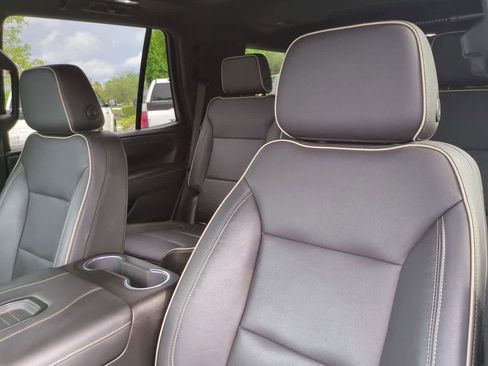 Used 2021 GMC Yukon SLT w/ SLT Premium Package AWD/4WD image 8