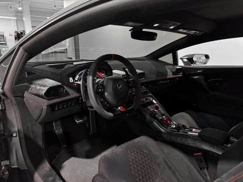 Used 2018 Lamborghini Huracan Performante image 11