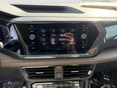 Used 2022 Volkswagen Taos SEL image 17